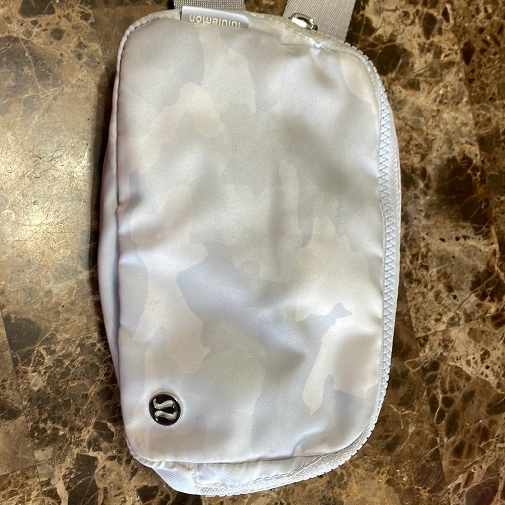 lululemon belt bag